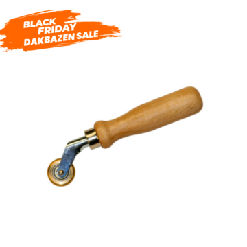 Messing aandrukroller 6 mm met houten handvat, geschikt voor het aandrukken van EPDM dakbedekking, dakdetails en waterdichte naden.