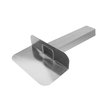 Afbeelding van een aluminium kiezelbak. Verkrijgbaar in diverse lengtes stadsuitloop. Haaks en onder een hoek van 45 graden. Dakmaterialen.com - Ieder duurzaam dak binnen handbereik.
