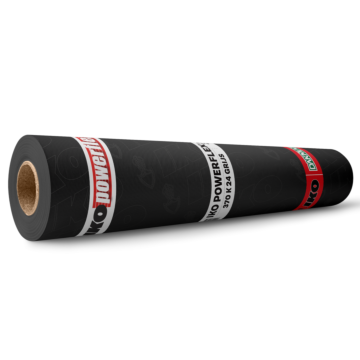 Een rol IKO Powerflex 370K24 Grijs, een hoogwaardige SBS-bitumen dakbaan met lichtgrijze leislagafwerking. Ideaal als toplaag voor een één- of meerlaags dakbedekkingssysteem. De rol ligt horizontaal en toont de kenmerkende IKO Powerflex-branding.