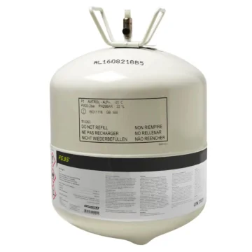 Drukvat van FG 35 spuitbare hechtprimer (14,4 kg), voorzien van veiligheidsinstructies en productlabel. Geschikt voor gebruik met DSS-spuitsysteem bij het verlijmen van Resitrix en Alutrix dakbanen.