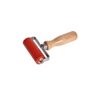 Siliconen aandrukrol van 90 mm met een houten handvat, ideaal voor het aanrollen van EPDM dakbedekking