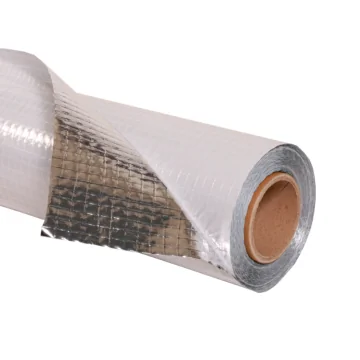 De Profol Reflex aluminium folie, deels uitgerold, toont de reflecterende aluminiumlaag en de meerlaagse structuur, perfect voor optimale dampremming en vochtbescherming.