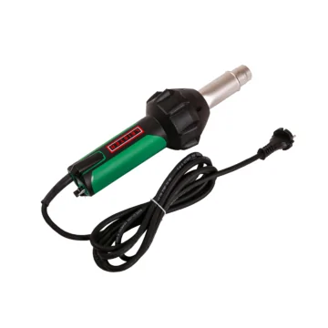 Leister Triac ST handfohn met een groen en zwart handvat, een metalen spuitmond en een zwarte stroomkabel met stekker. Geschikt voor PVC, TPO en Resitrix dakbedekking en kunststoflassen.