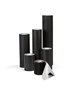 Afbeelding van 6 easy stick rollen in verschillende maten, deze zijn op maat bestelbaar. Hertalan Easy Stick heeft een zelfklevende butyllaag, daardoor is het ideaal voor gootwerk. 