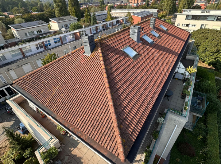 Drie dubbele woning gerenoveerd met EPDM zelfklevende stroken