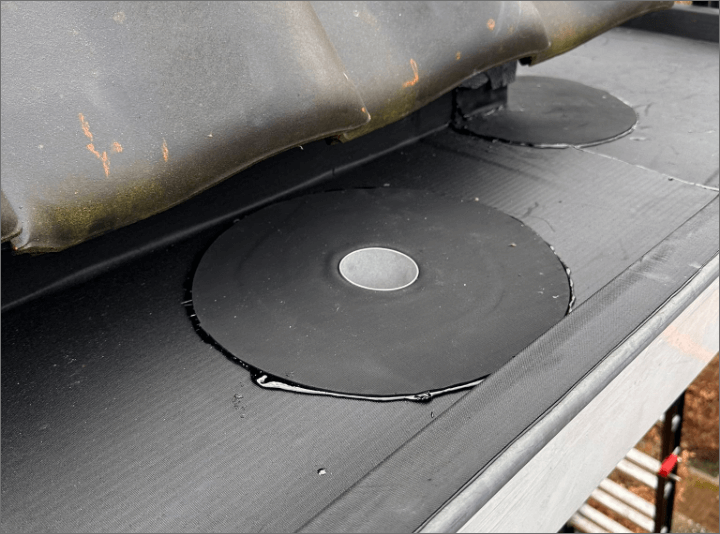 Strak afgewerkte EPDM dakgoot