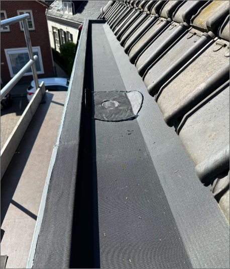 Strak afgewerkte EPDM dakgoot