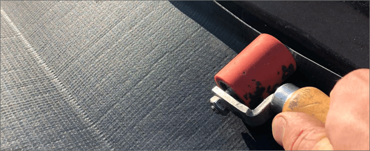 EPDM voorzichtig en rustig aanrollen met silliconen roller