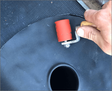 Hoeken inwerken met kit (hertalan) of met hete luchtfohn (resistit)