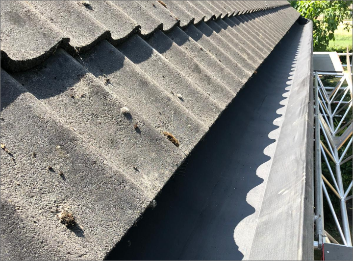Perfect gerenoveerde zinken dakgoten met EPDM dakbedekking