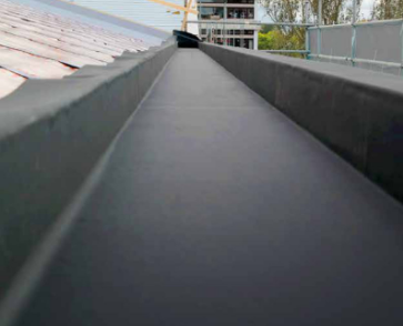 EPDM dakgoot met Hertalane Easy Cover GS zelfklevende EPDM stroken